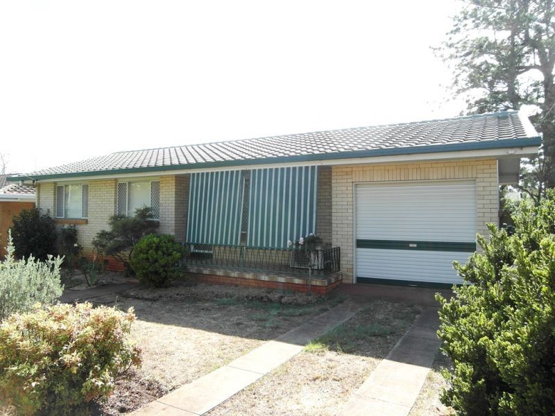 8 Cloake Street, Rockville QLD 4350