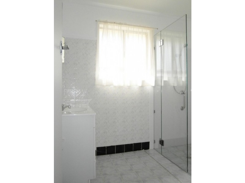 8 Cloake Street, Rockville QLD 4350