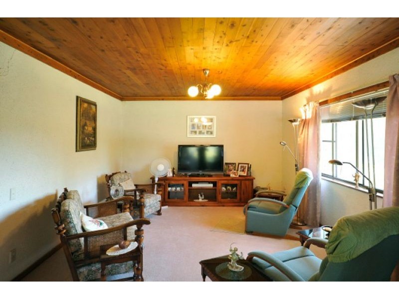 32 Meadows Road, Withcott QLD 4352