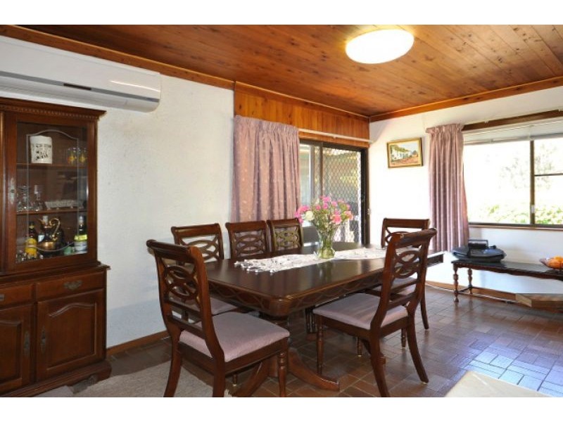 32 Meadows Road, Withcott QLD 4352