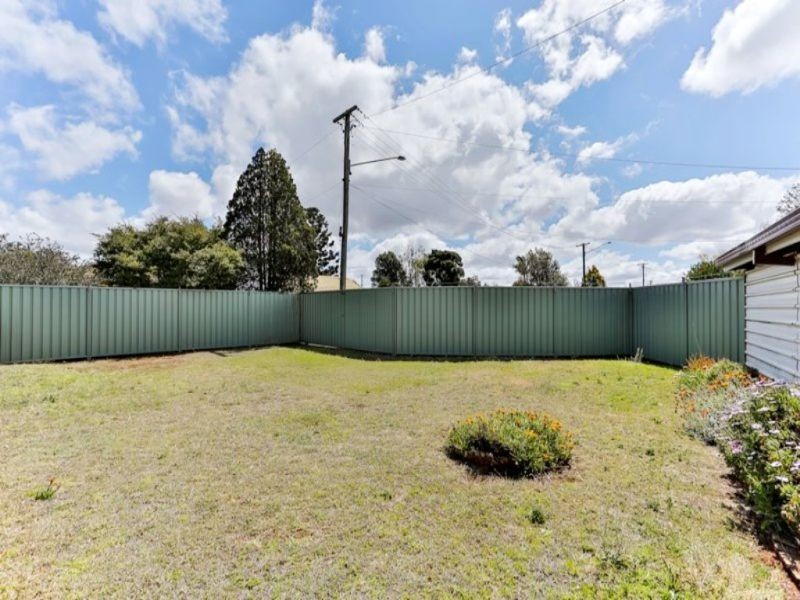 16 Bennett Street, Wilsonton QLD 4350