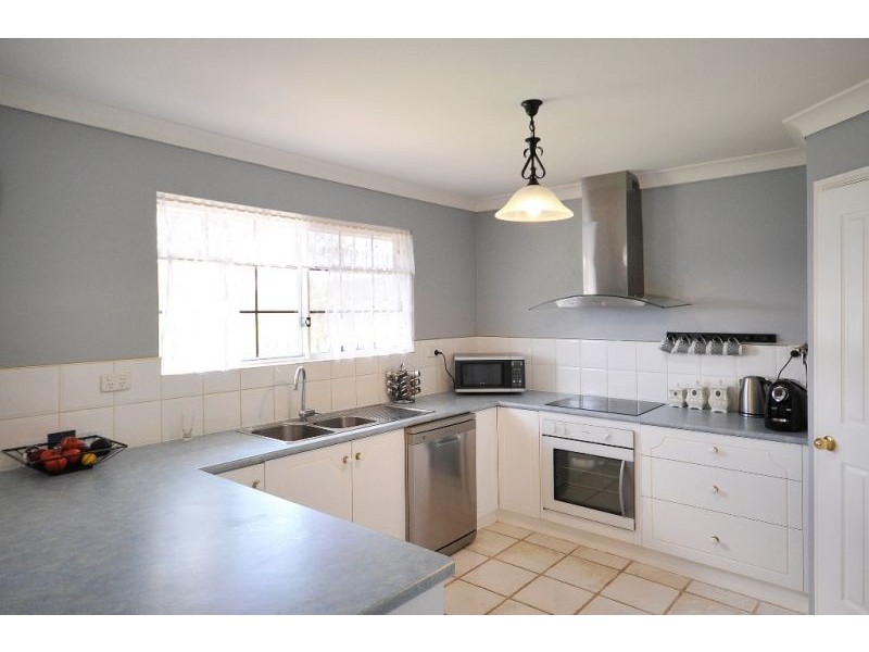 5 Hillview Court, Top Camp QLD 4350