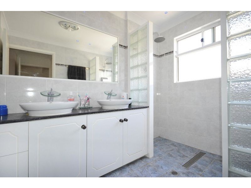 5 Hillview Court, Top Camp QLD 4350