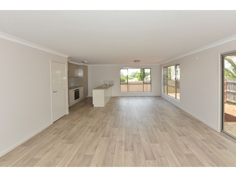 2/27 Park Street, Wilsonton QLD 4350