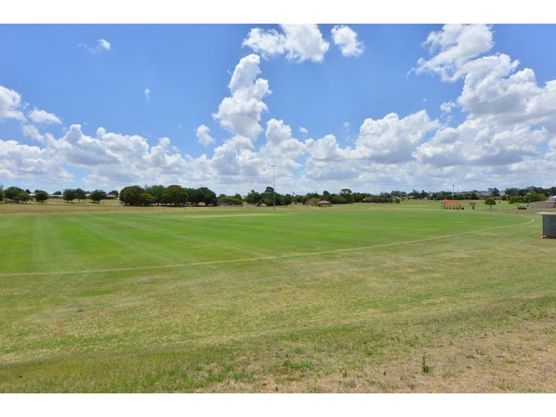 2/27 Park Street, Wilsonton QLD 4350