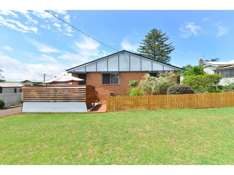 26 Bristol Street, Newtown QLD 4350