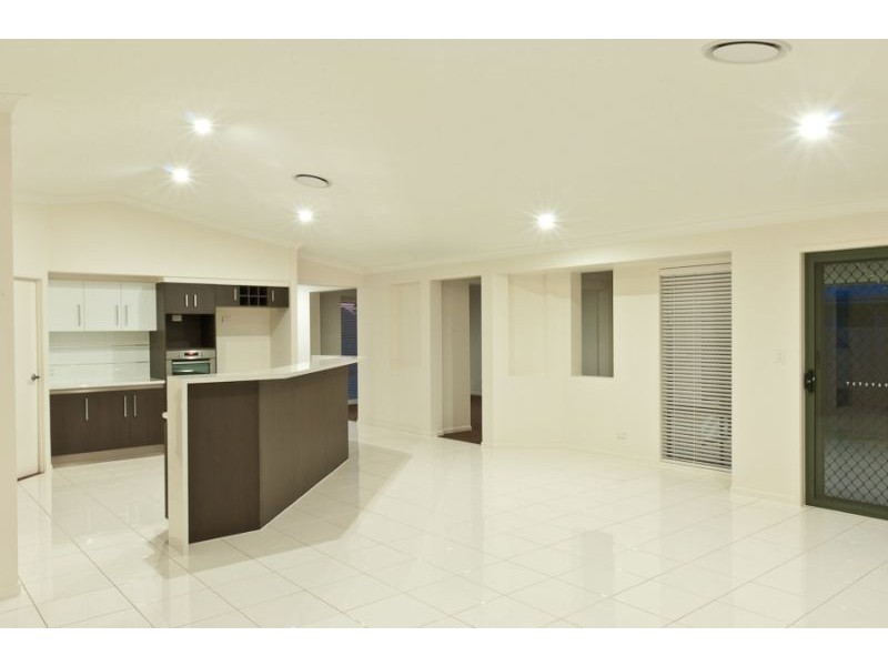 8 O’Grady Street, Kearneys Spring QLD 4350