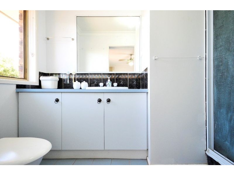 11 Blueberry Ash Court, Glenvale QLD 4350