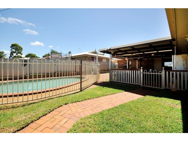 11 Blueberry Ash Court, Glenvale QLD 4350