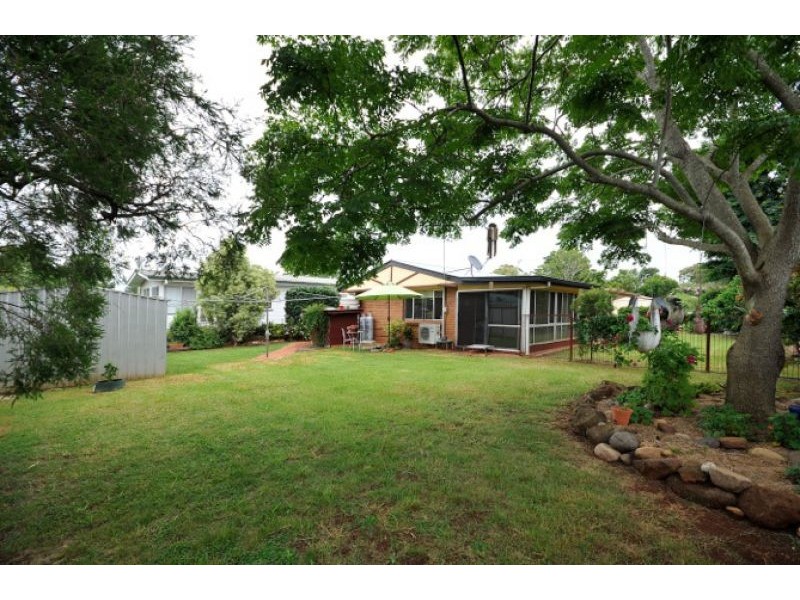 4 Ganzer Street, Rockville QLD 4350