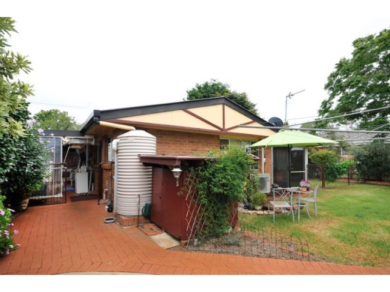 4 Ganzer Street, Rockville QLD 4350