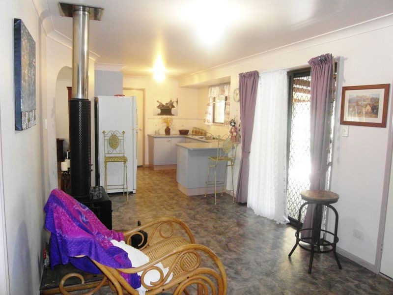 6 Hamilton Street, Wyreema QLD 4352