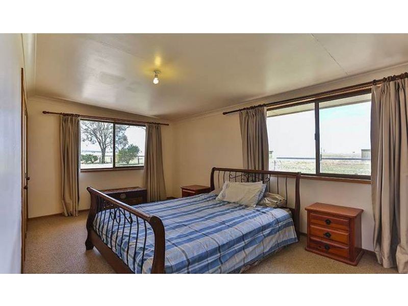 56 Newport Road, Headington Hill QLD 4361