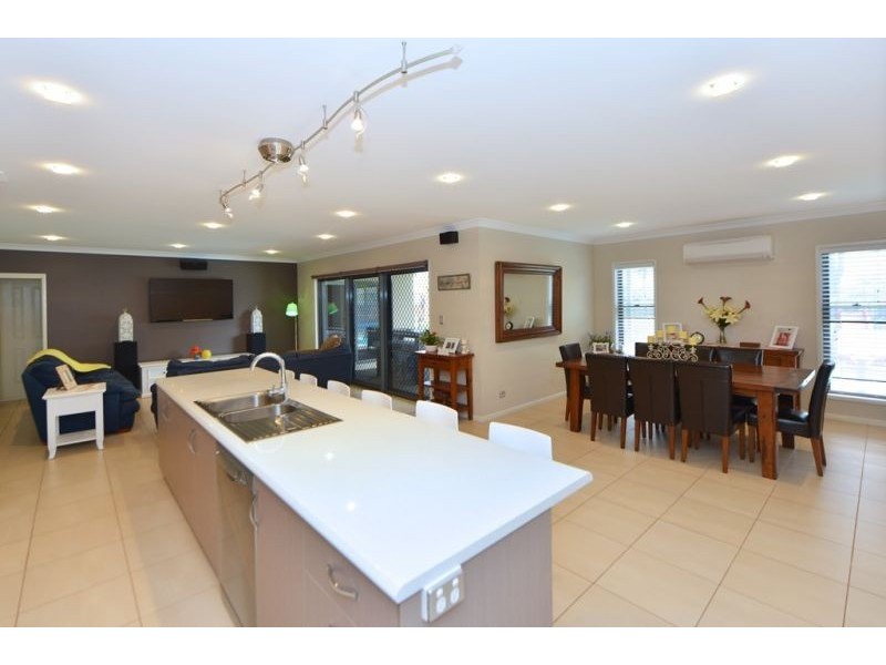 2 Prospect Terrace, Highfields QLD 4352