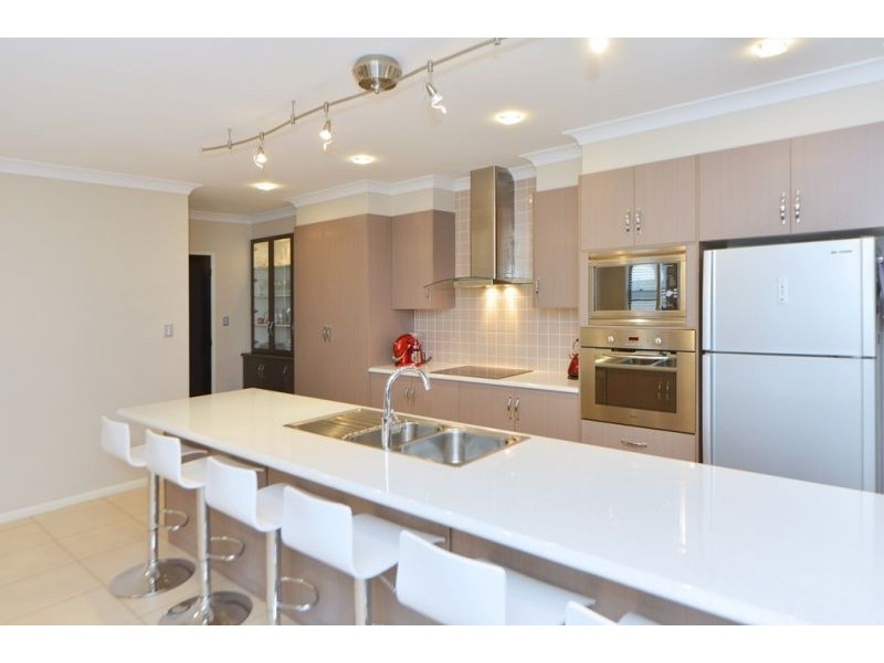 2 Prospect Terrace, Highfields QLD 4352
