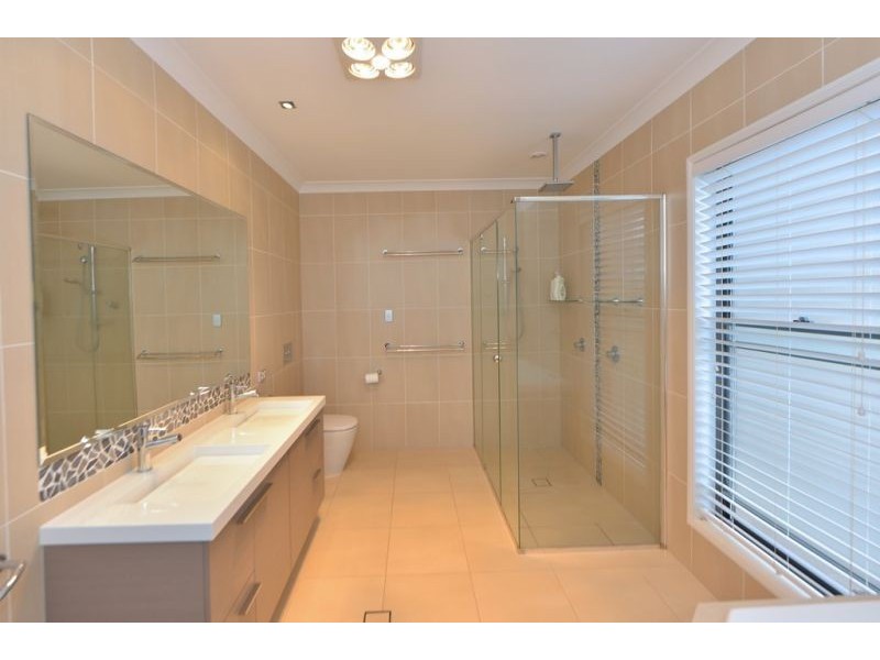 2 Prospect Terrace, Highfields QLD 4352