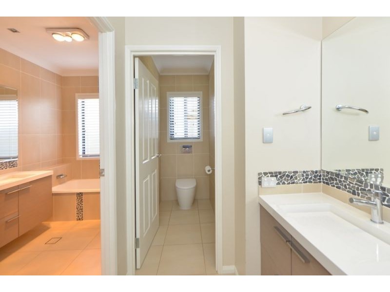 2 Prospect Terrace, Highfields QLD 4352