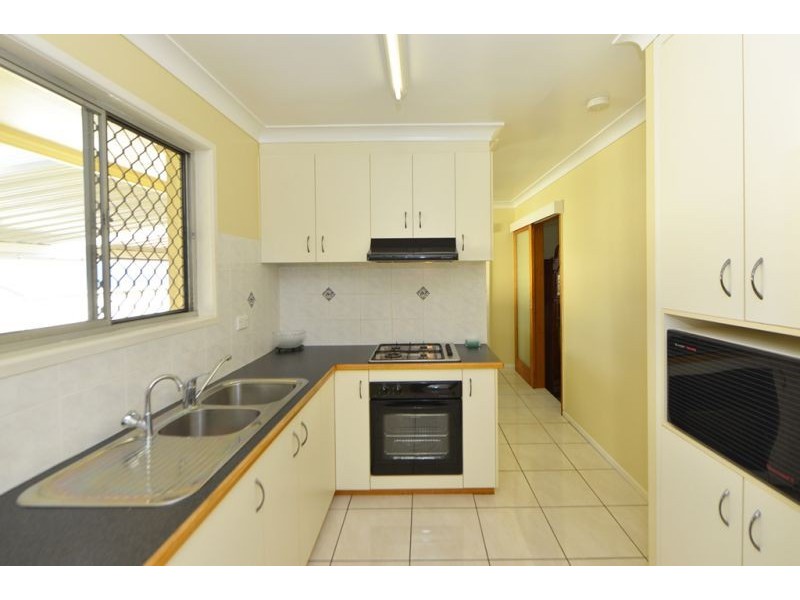 10 Sampson Street, Wilsonton QLD 4350