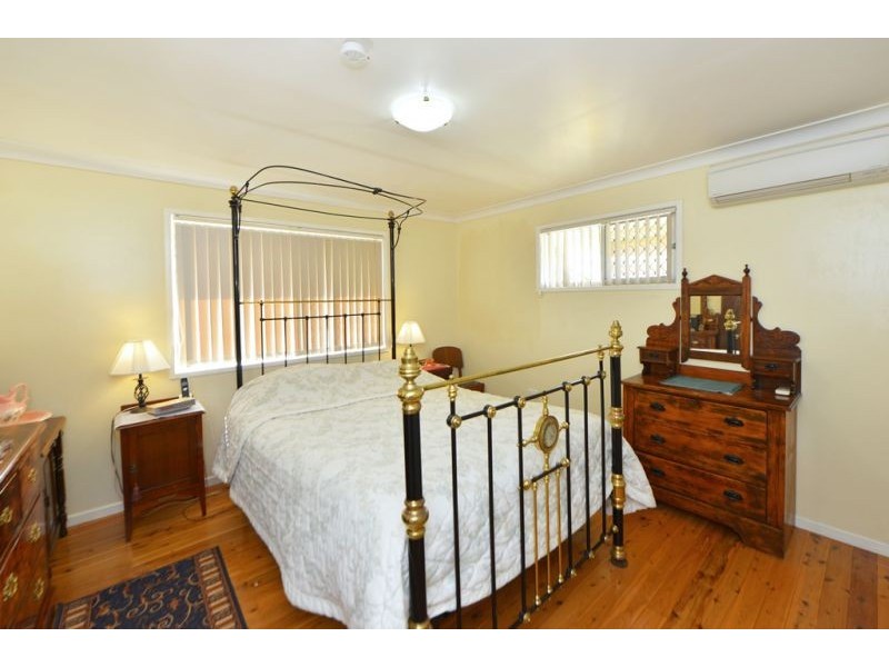 10 Sampson Street, Wilsonton QLD 4350