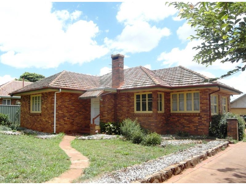 325 South Street, Harristown QLD 4350