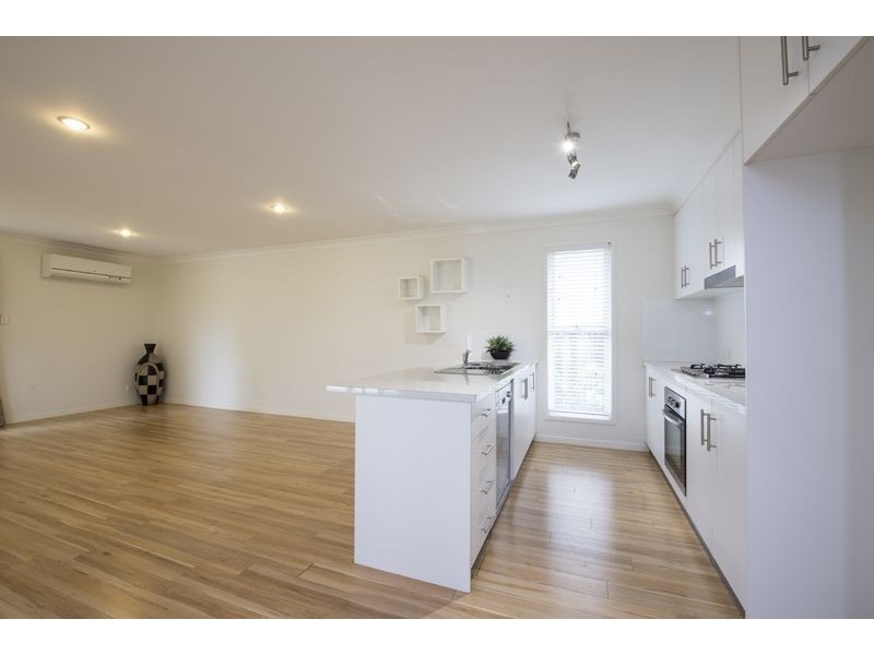 8b Dodd Street, Newtown QLD 4350