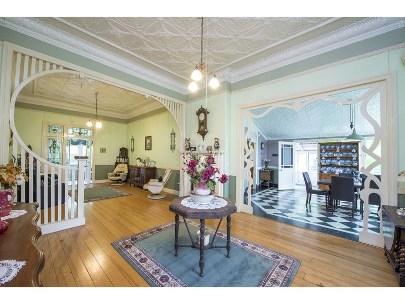 10 Gladstone Street, Newtown QLD 4350