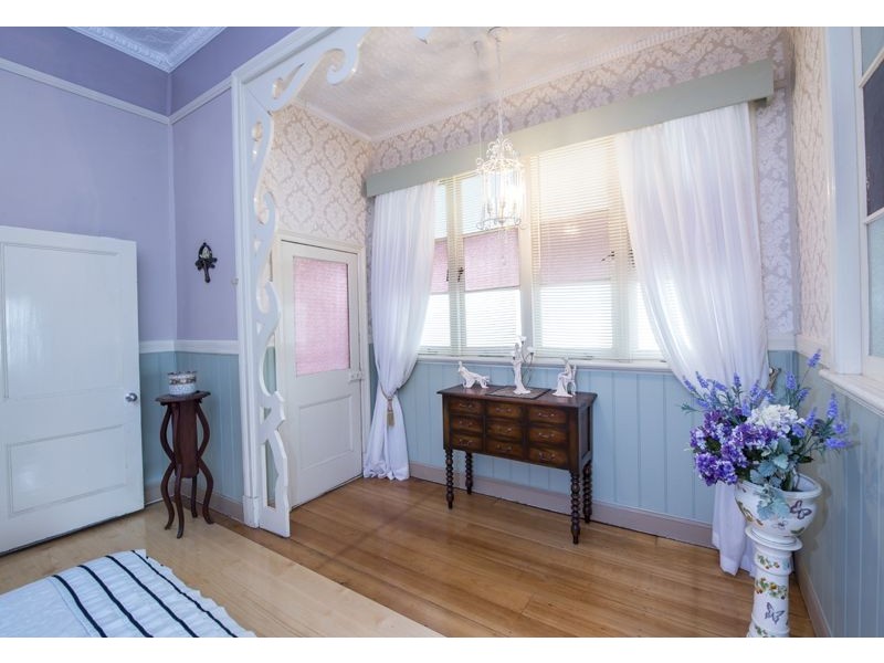 10 Gladstone Street, Newtown QLD 4350