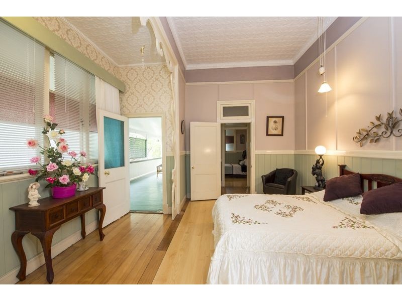 10 Gladstone Street, Newtown QLD 4350