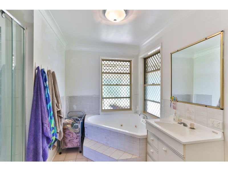 25 Newman Road, Wyreema QLD 4352