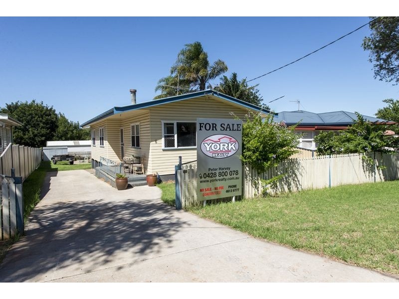 6 Robsart Street, North Toowoomba QLD 4350