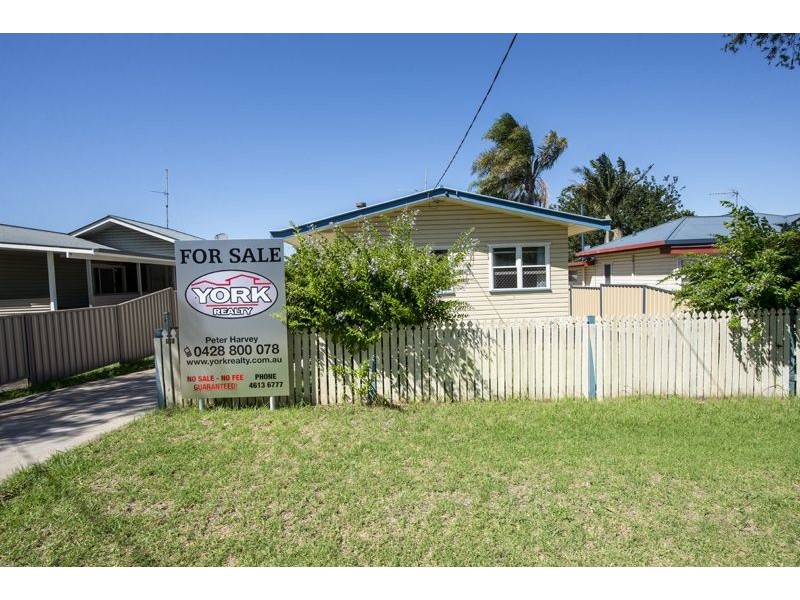6 Robsart Street, North Toowoomba QLD 4350