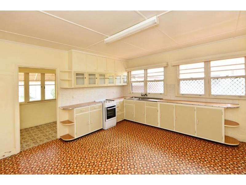 291 West Street, Harristown QLD 4350