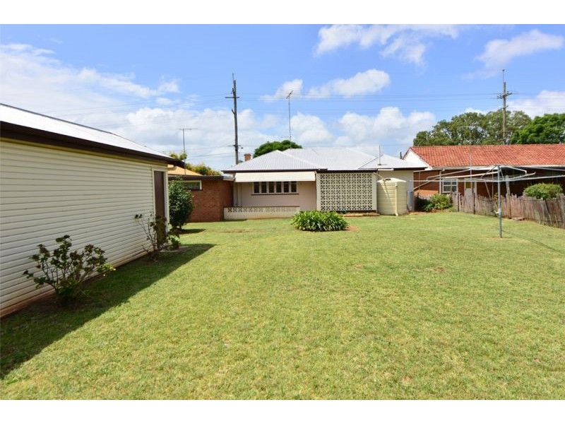 291 West Street, Harristown QLD 4350