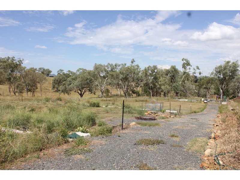 35 Langton Crescent, Oakey QLD 4401