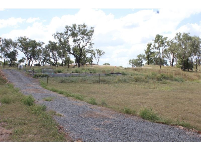 35 Langton Crescent, Oakey QLD 4401