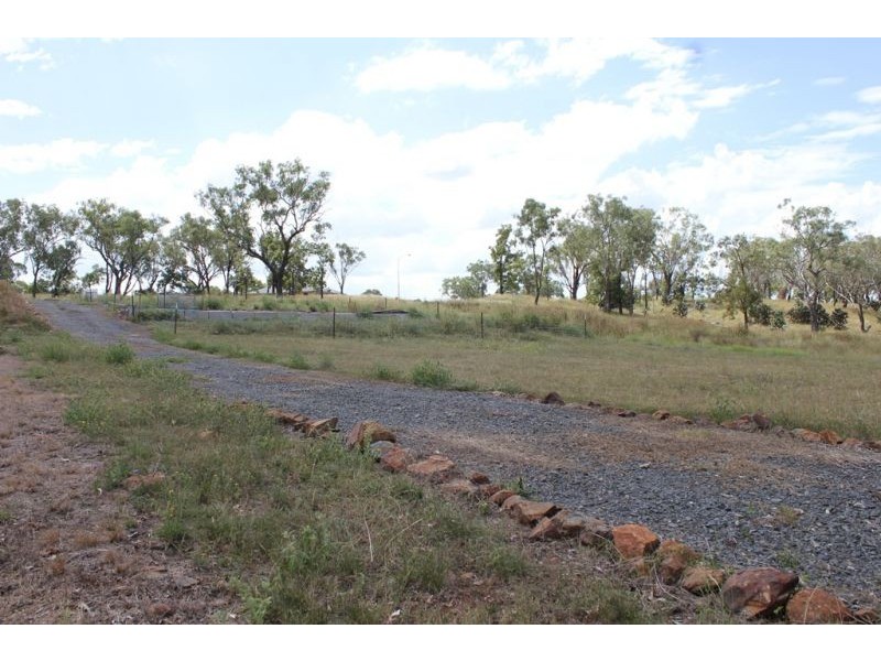 35 Langton Crescent, Oakey QLD 4401