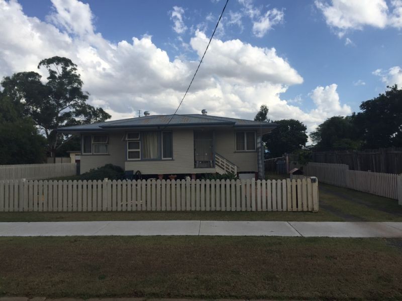 12 Aylmer Street, Oakey QLD 4401