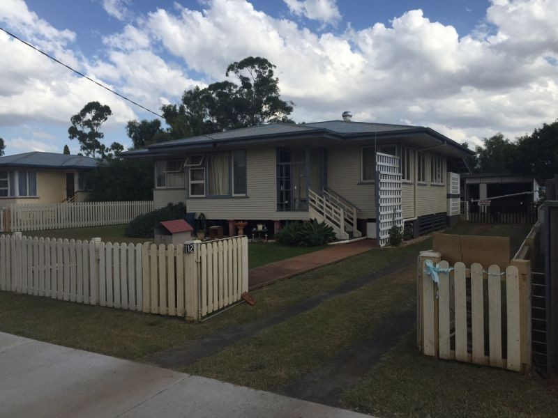 12 Aylmer Street, Oakey QLD 4401