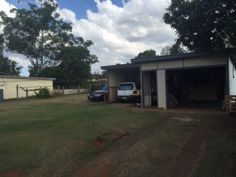 12 Aylmer Street, Oakey QLD 4401