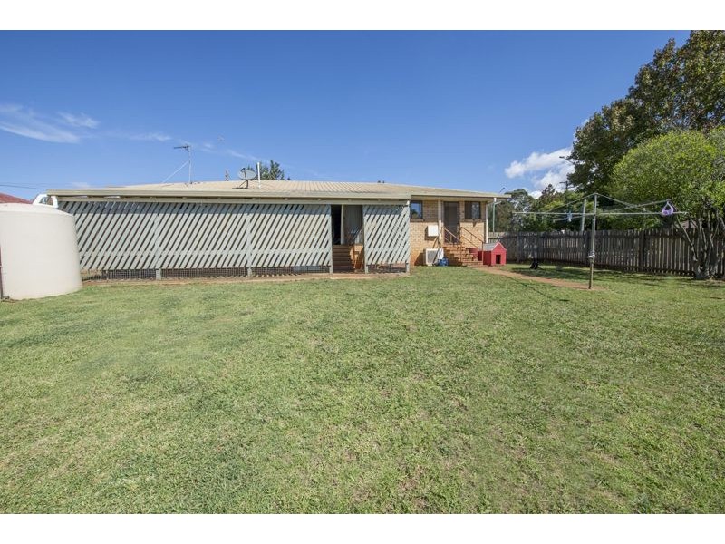 5 Champagne Crescent, Wilsonton QLD 4350