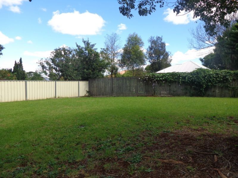 271 New England Highway, Harlaxton QLD 4350