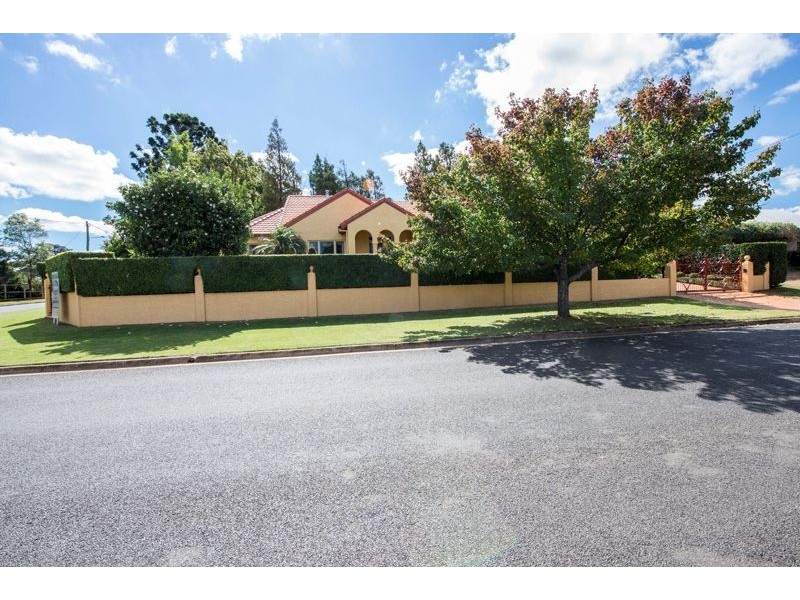 14 Fernside Street, East Toowoomba QLD 4350