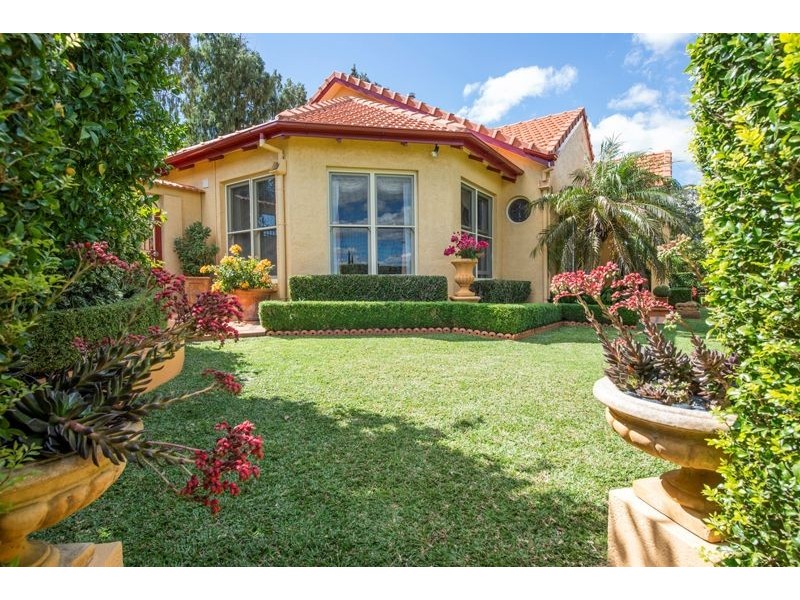 14 Fernside Street, East Toowoomba QLD 4350
