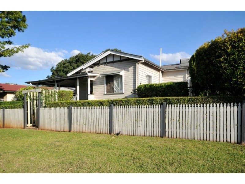 16 Phillip Street, East Toowoomba QLD 4350