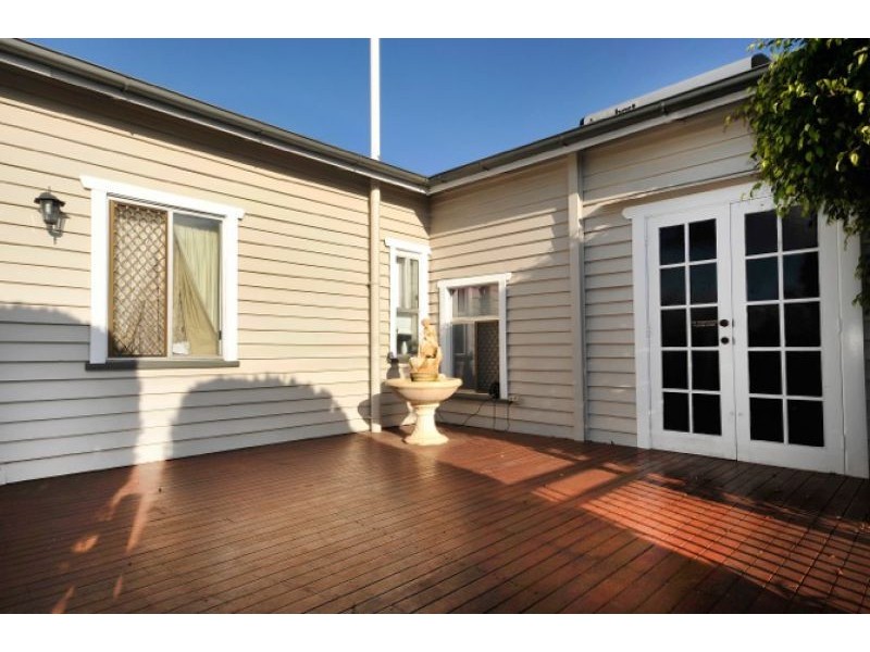 16 Phillip Street, East Toowoomba QLD 4350