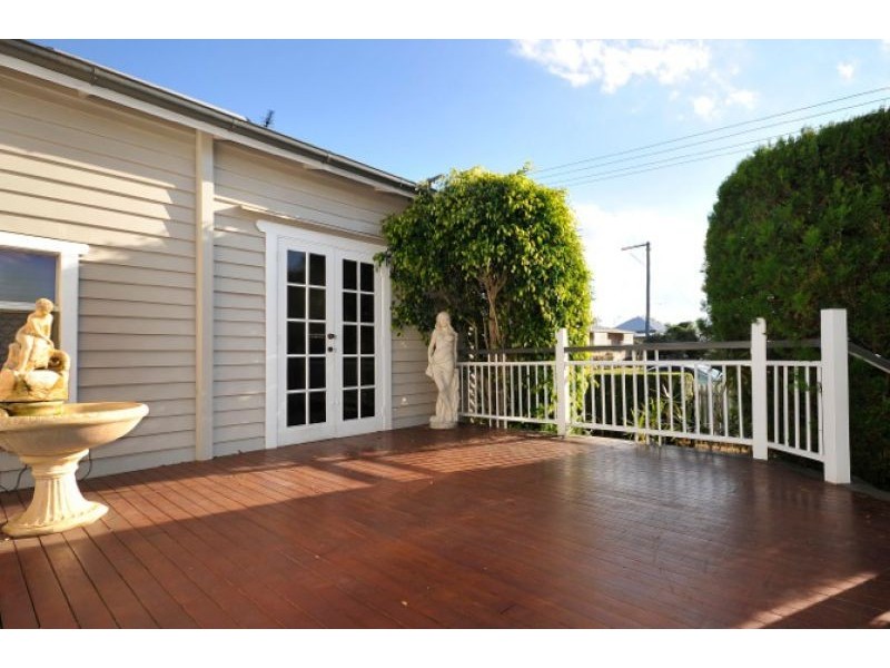 16 Phillip Street, East Toowoomba QLD 4350