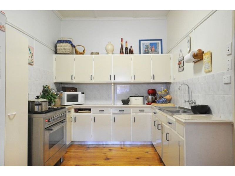 16 Phillip Street, East Toowoomba QLD 4350
