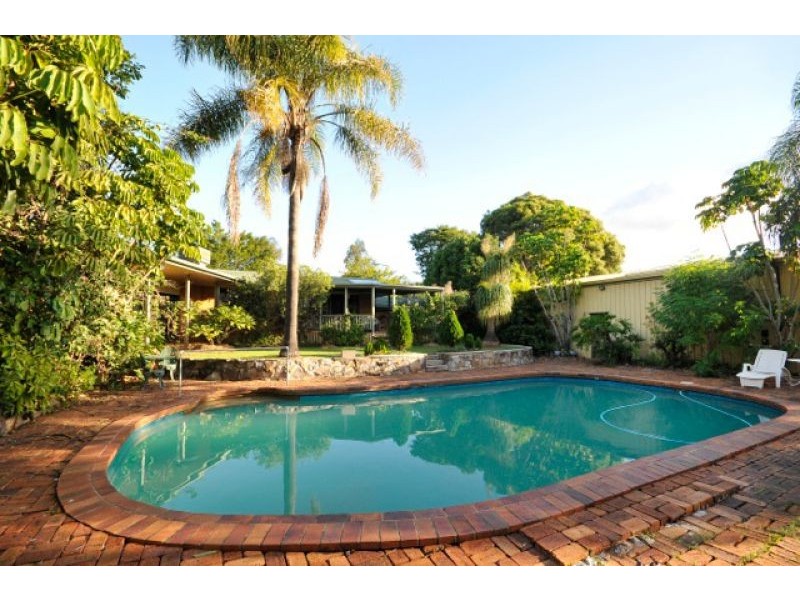 8 Debra Street, Withcott QLD 4352