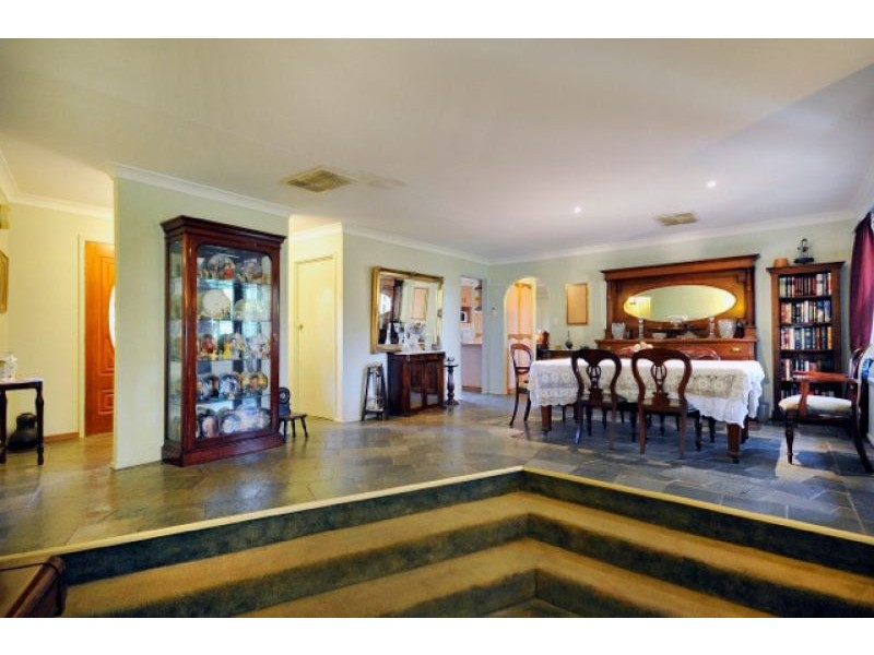 8 Debra Street, Withcott QLD 4352