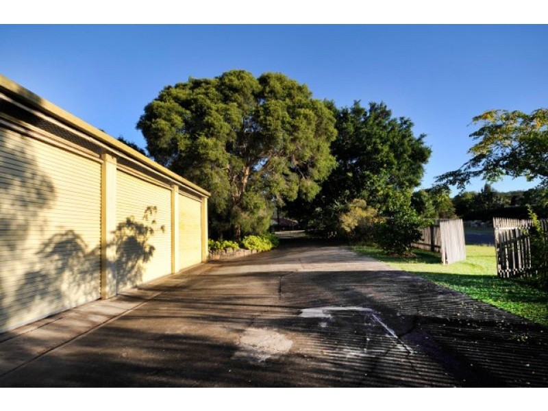 8 Debra Street, Withcott QLD 4352